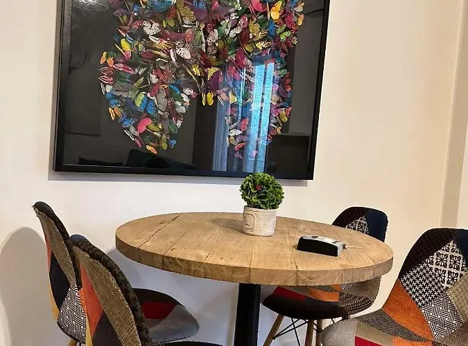 Cozy Apartment At Gazi Square